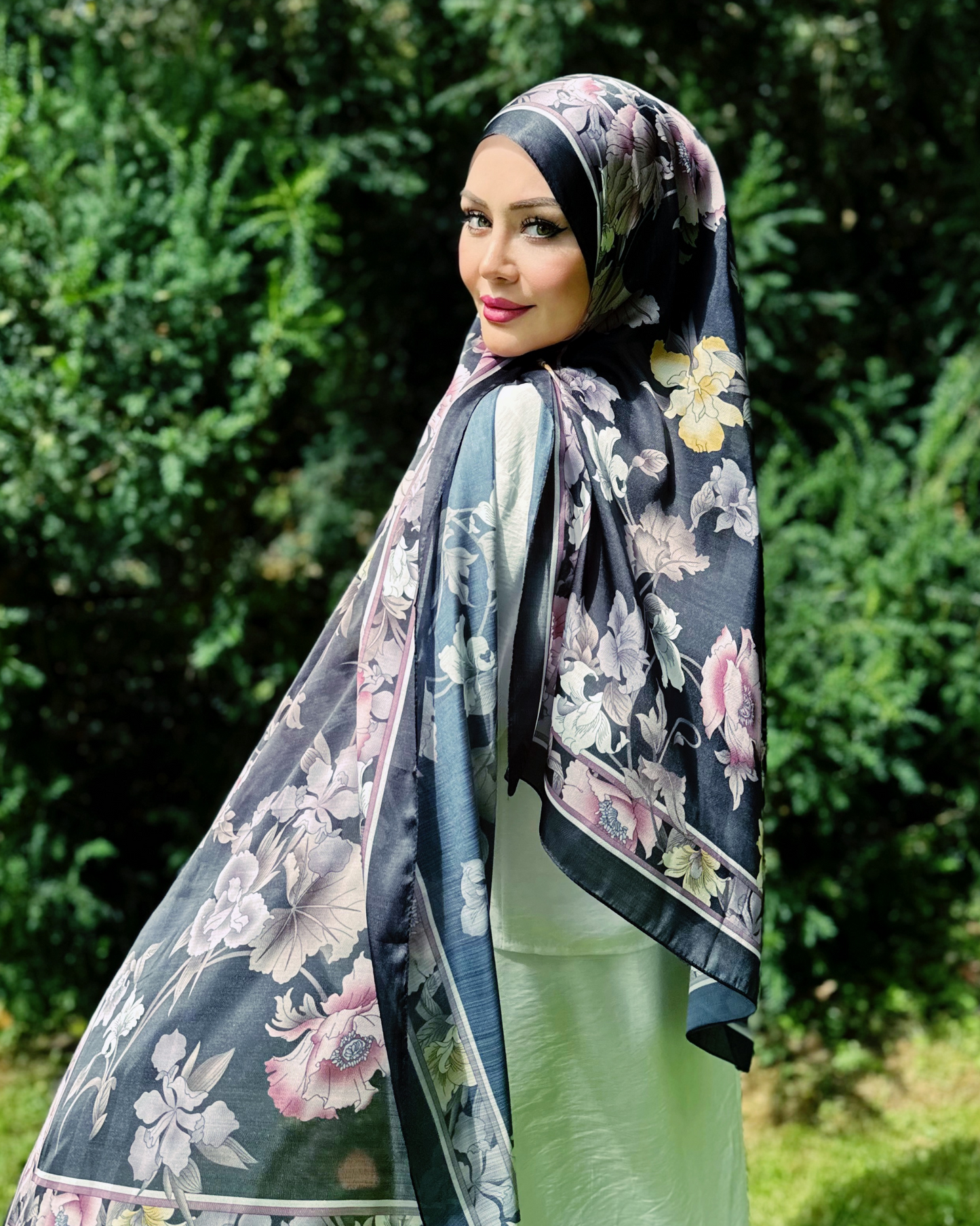 Floraler Schal - Schwarzrose