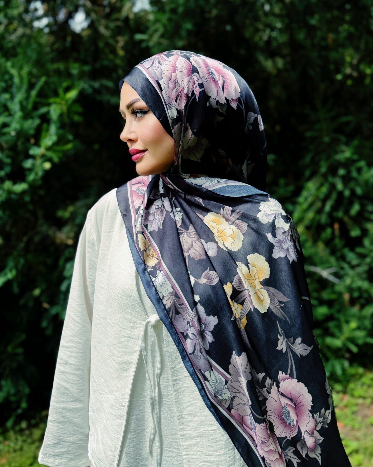 Floraler Schal - Schwarzrose