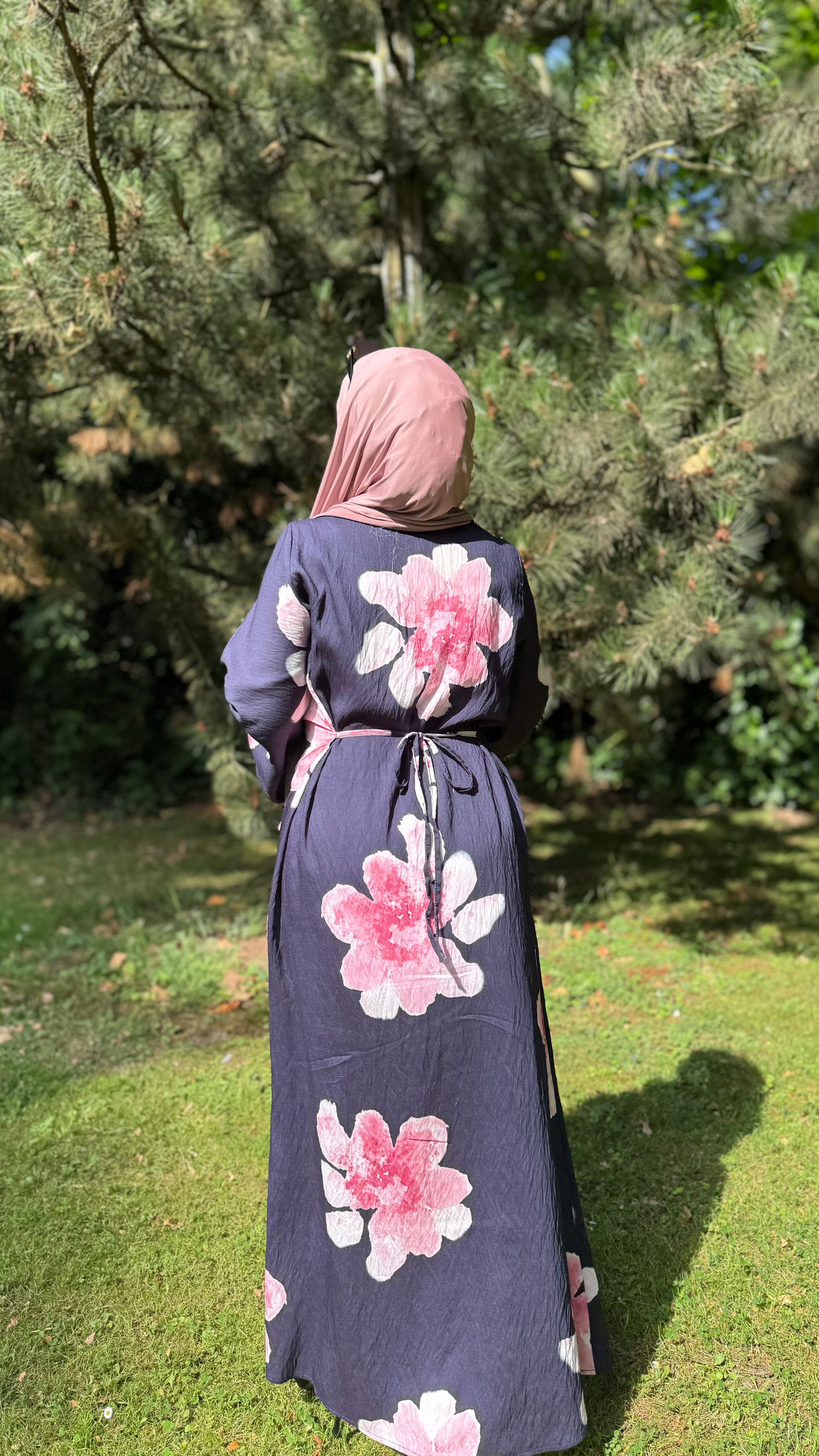 Sakura Kleid - Navyblau mit rosa Blumen
