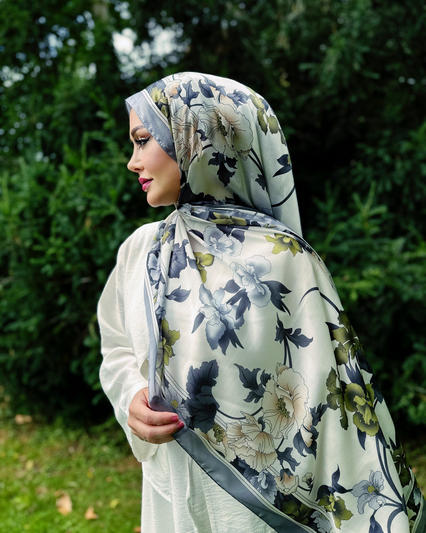 Floraler Schal - Zartgrau