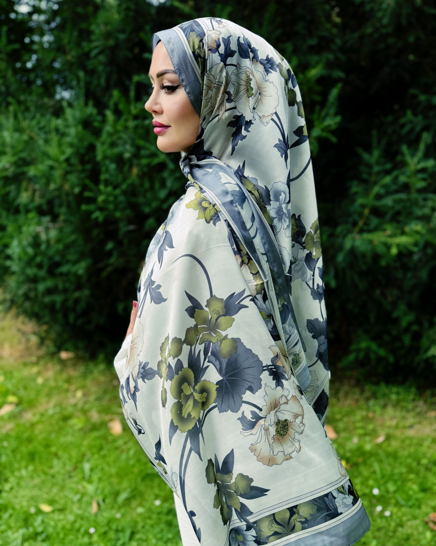 Floraler Schal - Zartgrau