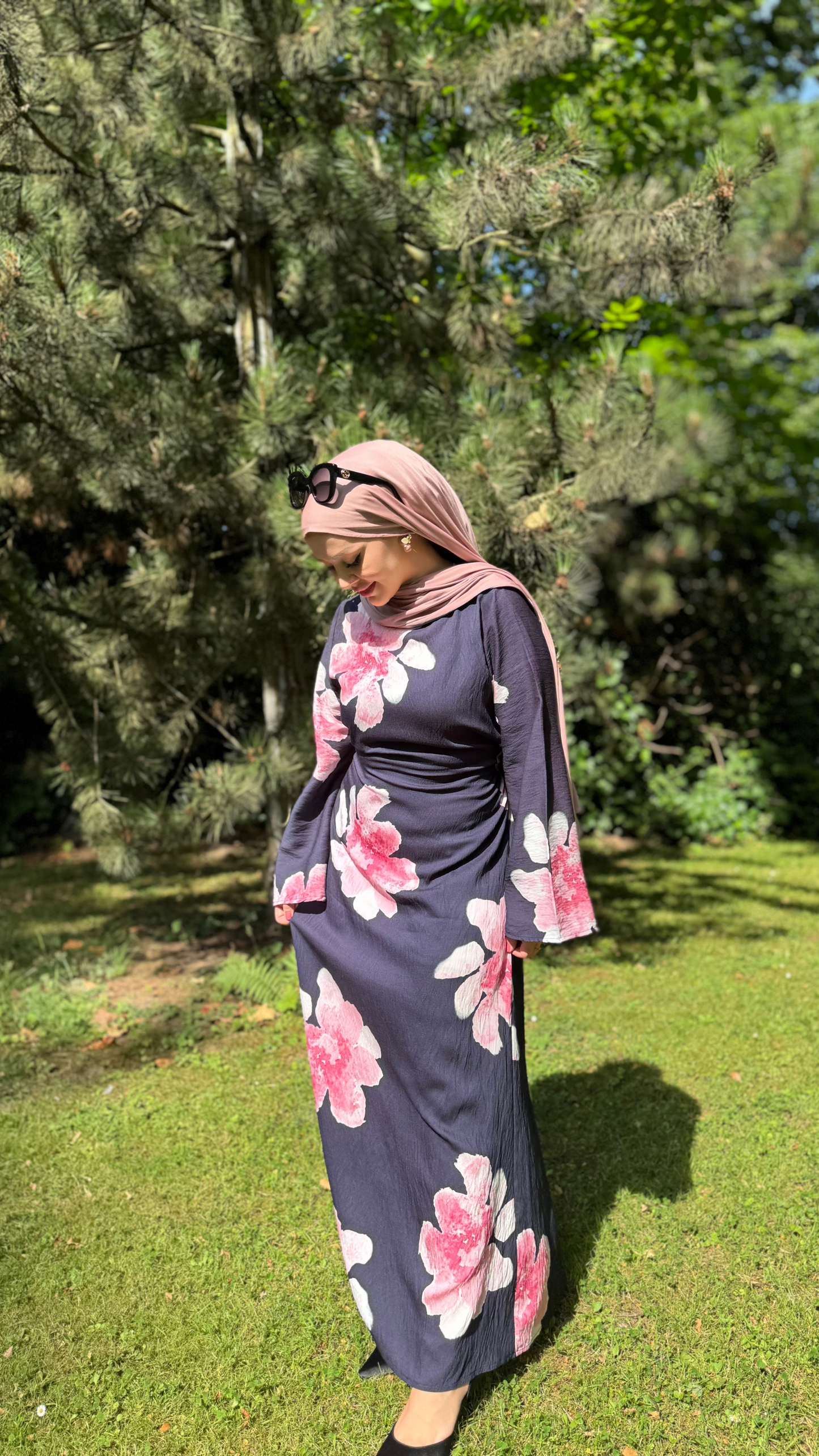 Sakura Kleid - Navyblau mit rosa Blumen