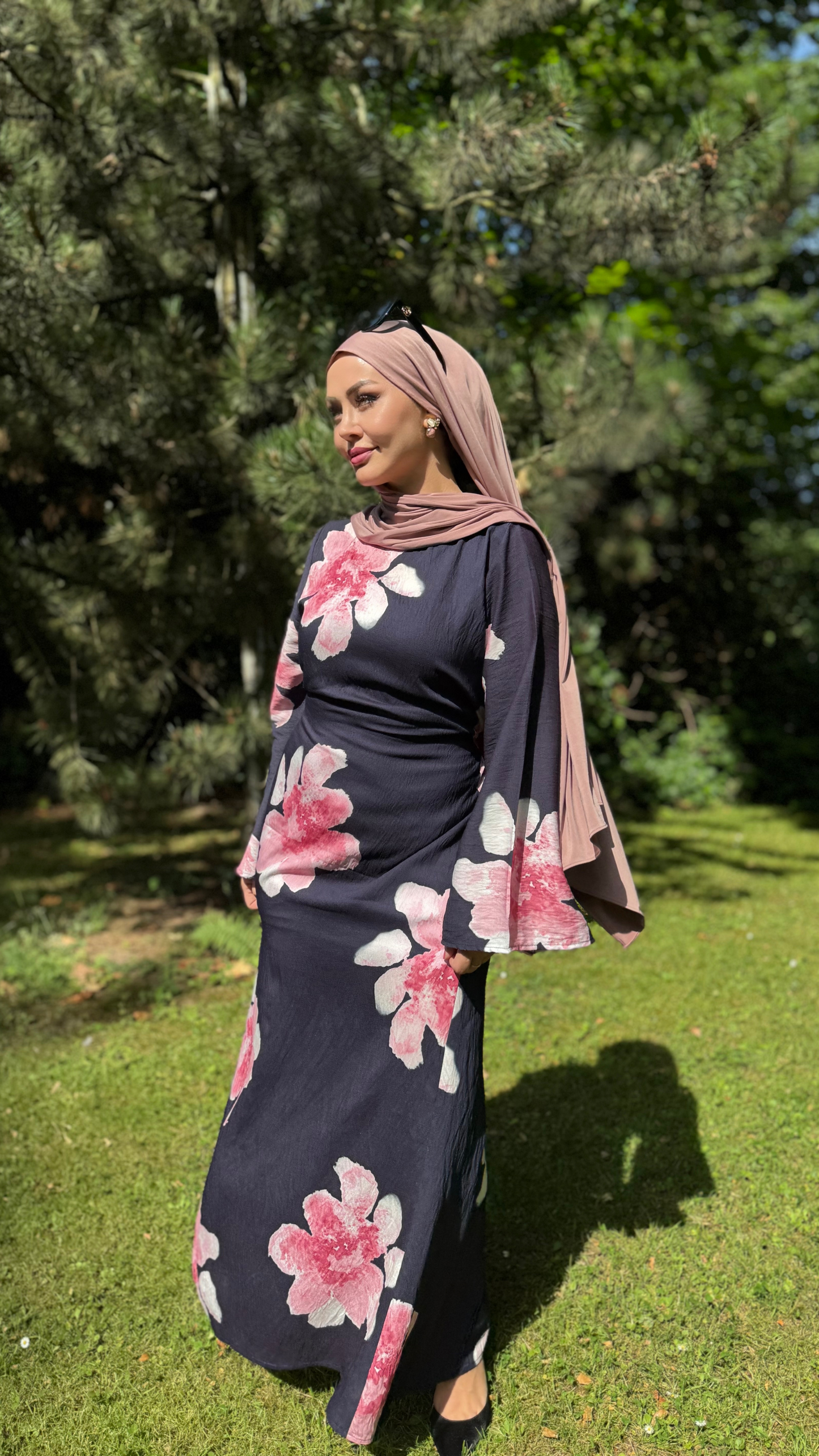 Sakura Kleid - Navyblau mit rosa Blumen