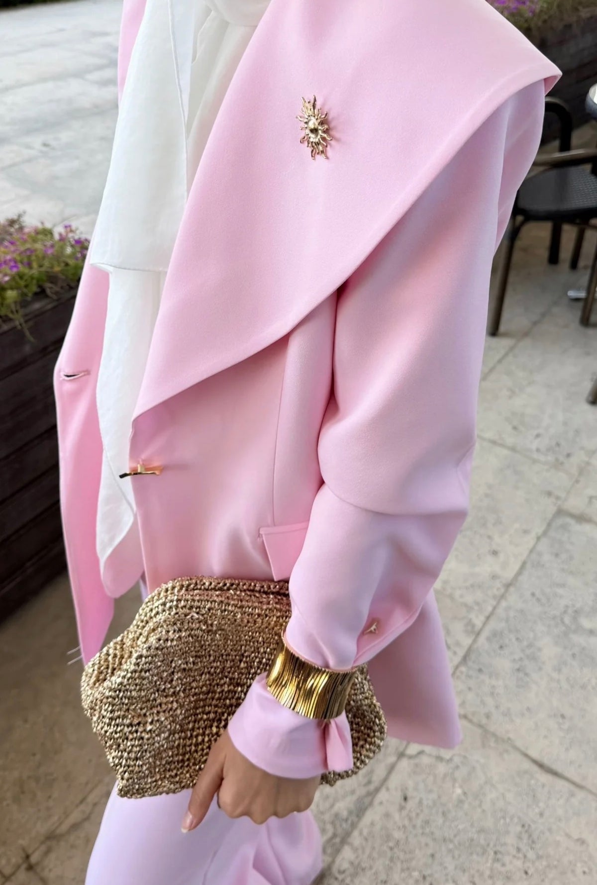 Elegantes Blazer-Set in Rosa mit asymmetrischem Kragen & weiter Hose