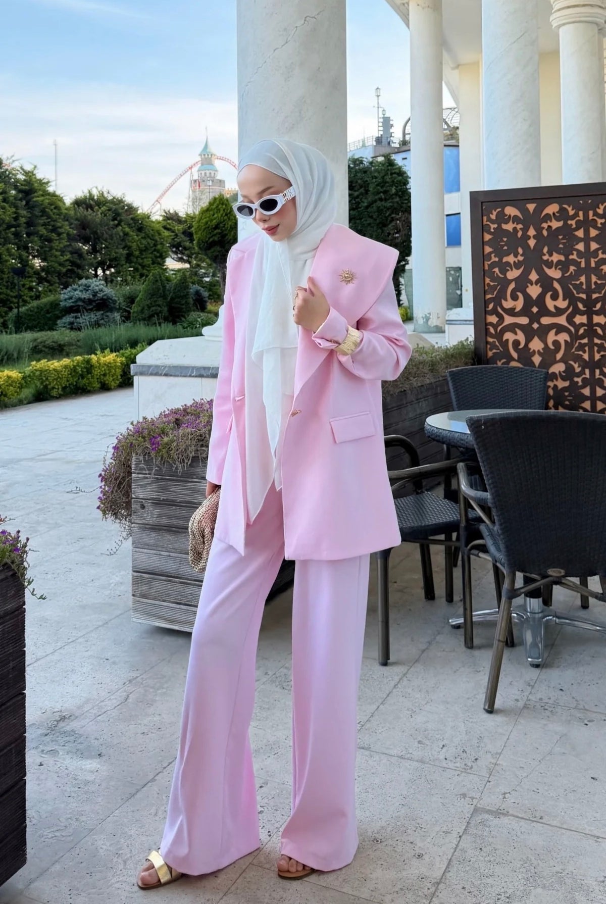 Elegantes Blazer-Set in Rosa mit asymmetrischem Kragen & weiter Hose