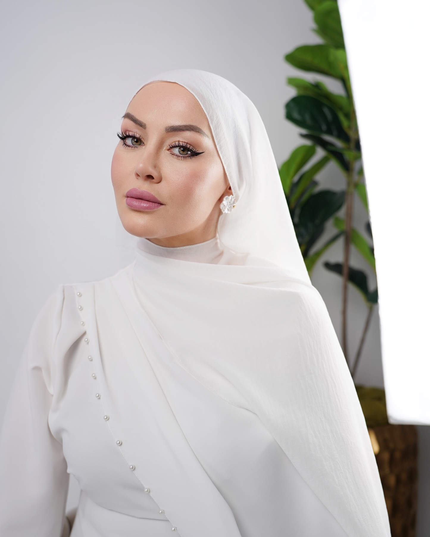 Premium Jazz Schal – Weiß | Bügelfreier Hijab mit Stretch-Effekt & Crinkle-Optik