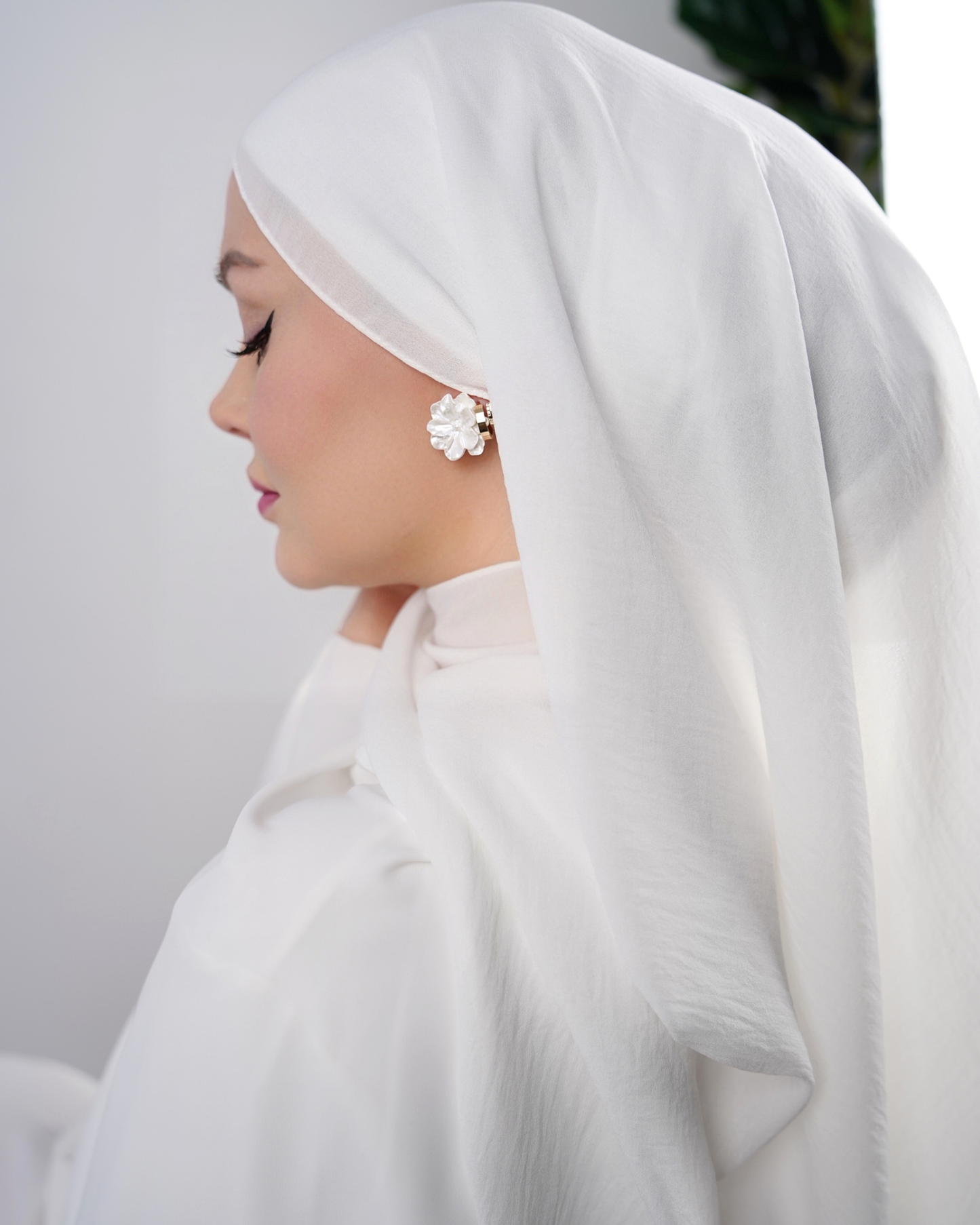 Premium Jazz Schal – Weiß | Bügelfreier Hijab mit Stretch-Effekt & Crinkle-Optik